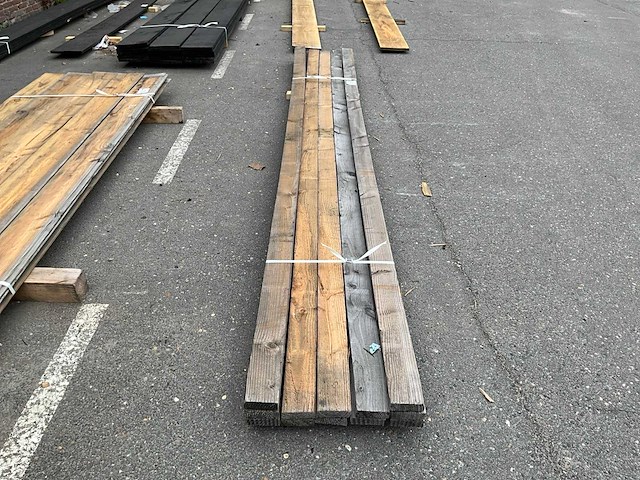 Douglas fijn gezaagd plank 4100x95x25 mm (12x) - afbeelding 1 van  3