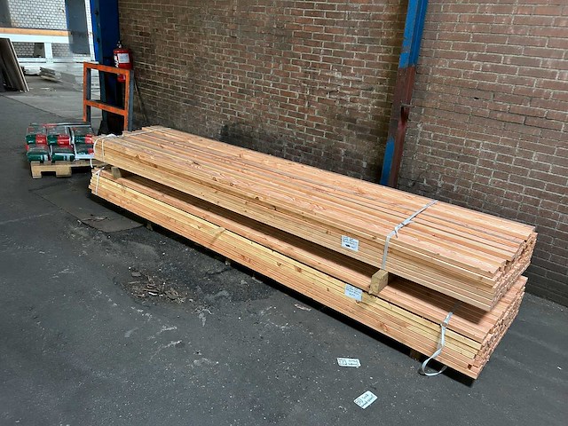 Douglas geschaafd 28x45x3000 mm (120x) - afbeelding 1 van  3