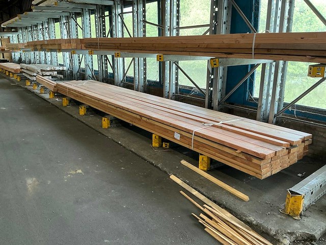 Douglas geschaafd houten balk 45x155x6000 mm (30x) - afbeelding 1 van  8