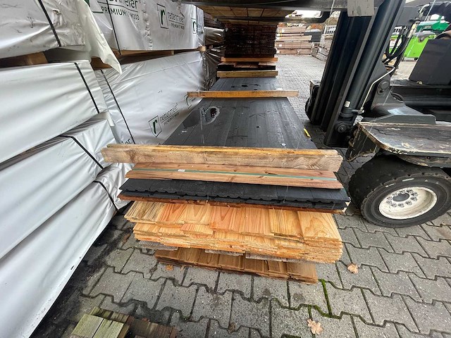 Douglas halfhoutsrabat 3000x130x18mm (48x) - afbeelding 1 van  3