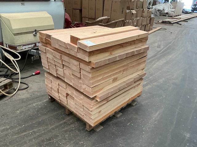 Douglas hout 150x50mm (97x) - afbeelding 1 van  3