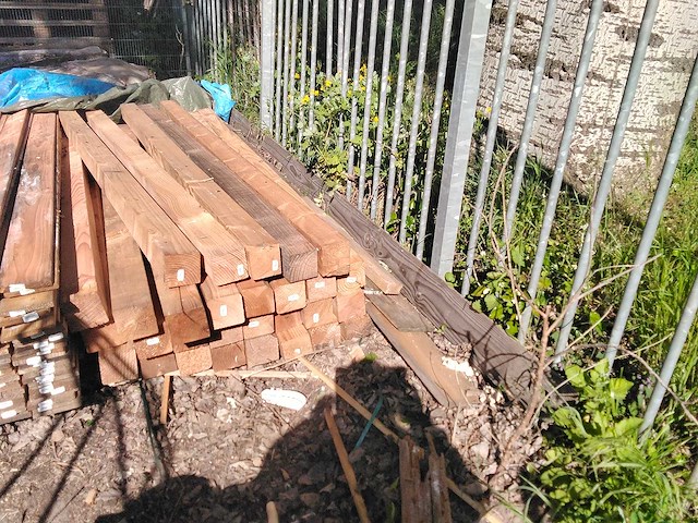 Douglas houten balken 15x15 cm, 3 meter lang. (29x) - afbeelding 1 van  4