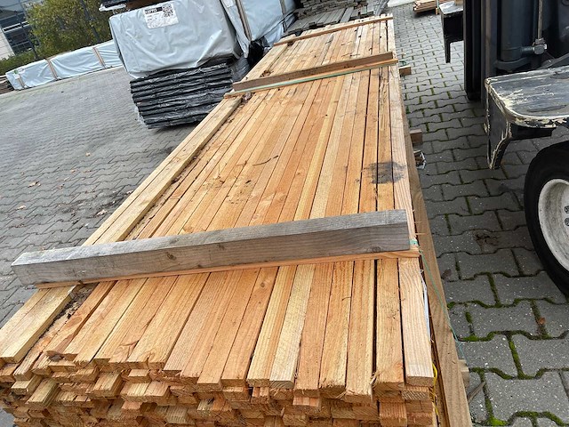 Douglas latten fijnbezaagd 4000x45x25mm (385x) - afbeelding 1 van  3