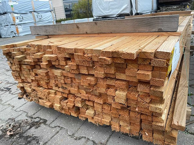 Douglas latten fijnbezaagd 4000x45x25mm (385x) - afbeelding 3 van  3
