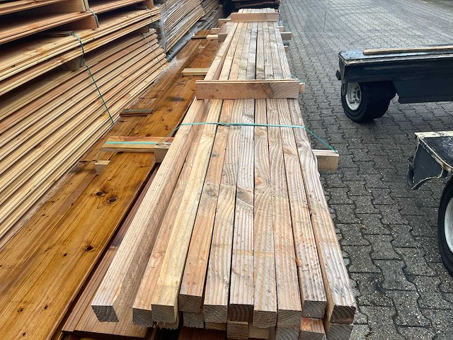 Douglas latten fijnbezaagd 4000x50x40mm (18x) - afbeelding 1 van  3