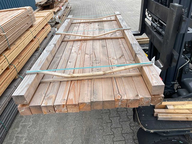 Douglas palen geschaafd 2500x90x90mm (14x) - afbeelding 1 van  3