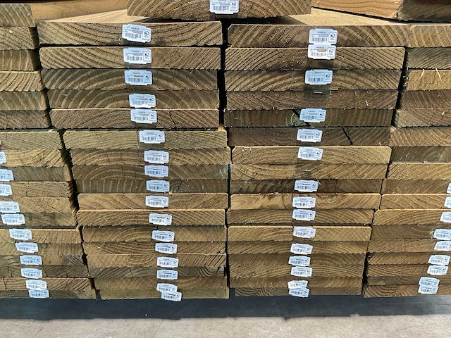 Douglas plank geschaafd/fijnbezaagd 400x24,5x2,8 cm (40x) - afbeelding 6 van  8