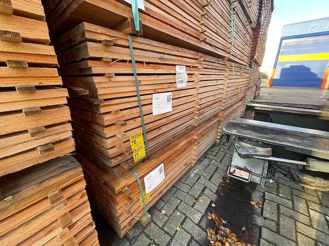 Douglas planken fijnbezaagd 4000x150x25mm (84x) - afbeelding 4 van  4