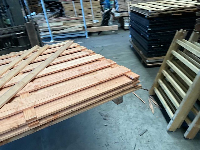 Douglas tuinscherm fijnbezaagd 18-planks - 180x180 cm (3x) - afbeelding 8 van  11