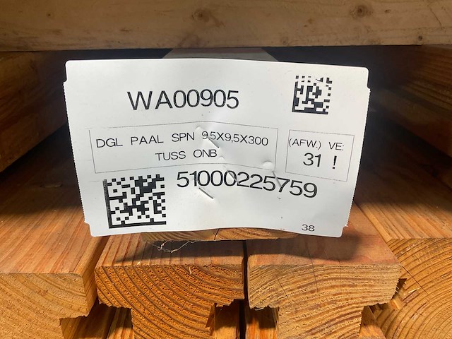 Douglas tussenpaal met sponning 300x9,5x9,5 cm (24x) - afbeelding 1 van  7