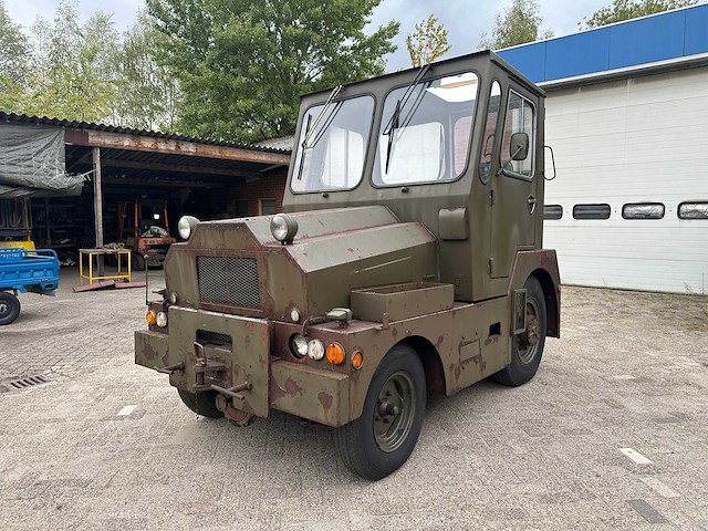 Douglas vliegtuigtrekker – militair legervoertuig t-62-dxl - afbeelding 1 van  14