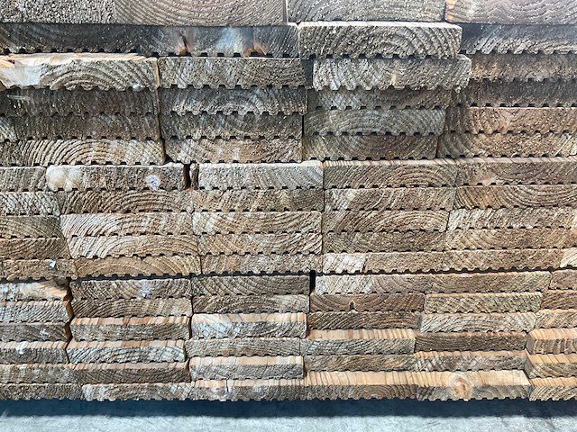Douglas vlonderplank geprofileerd 300x14,5x2,8 cm (50x) - afbeelding 6 van  8