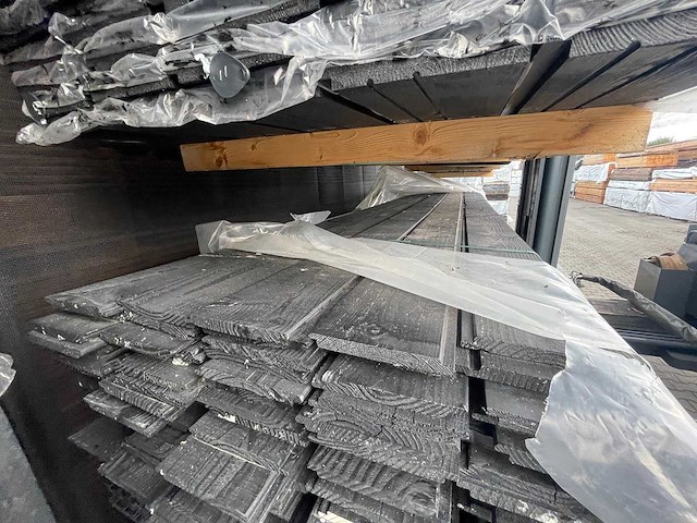 Douglas wisselsponning/halfhoutsrabat zwart gecoat 5000x190x18mm (95x) - afbeelding 1 van  3