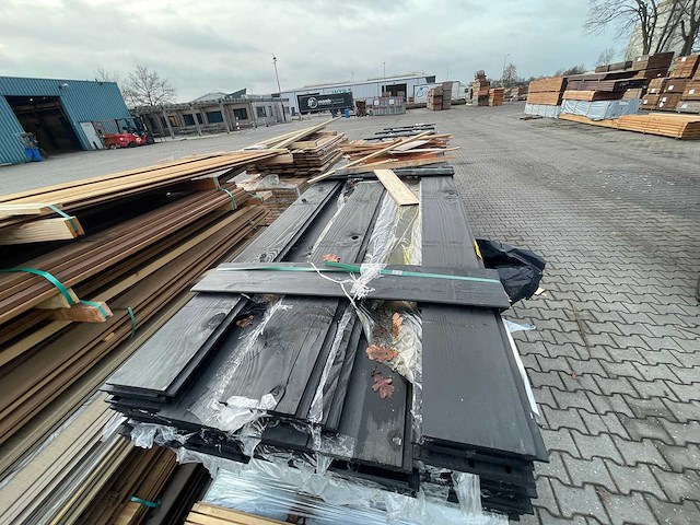 Douglas wisselsponning/halfhoutsrabat zwart gecoat 6000x190x18mm (36x) - afbeelding 1 van  3