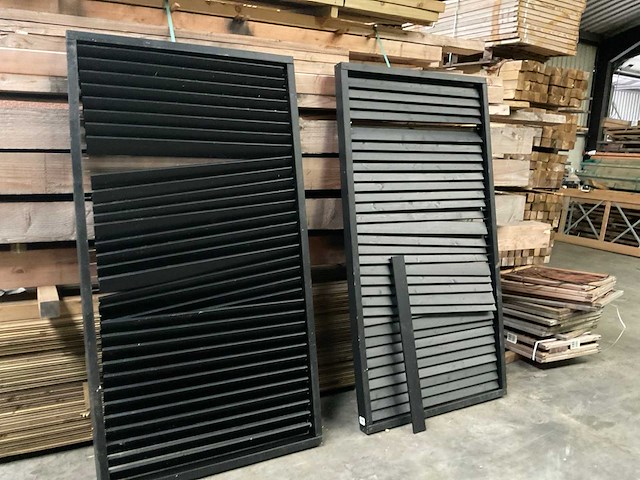 Douglas zwart gespoten shutterscherm 120x225 cm (2x) - afbeelding 1 van  9