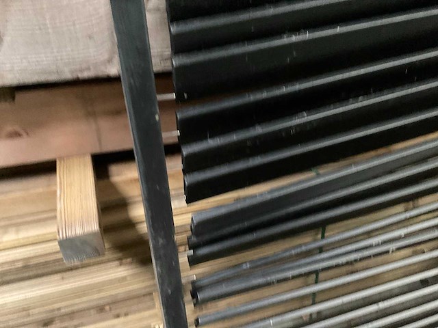 Douglas zwart gespoten shutterscherm 120x225 cm (2x) - afbeelding 5 van  9