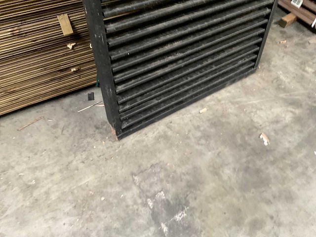 Douglas zwart gespoten shutterscherm 120x225 cm - afbeelding 7 van  12