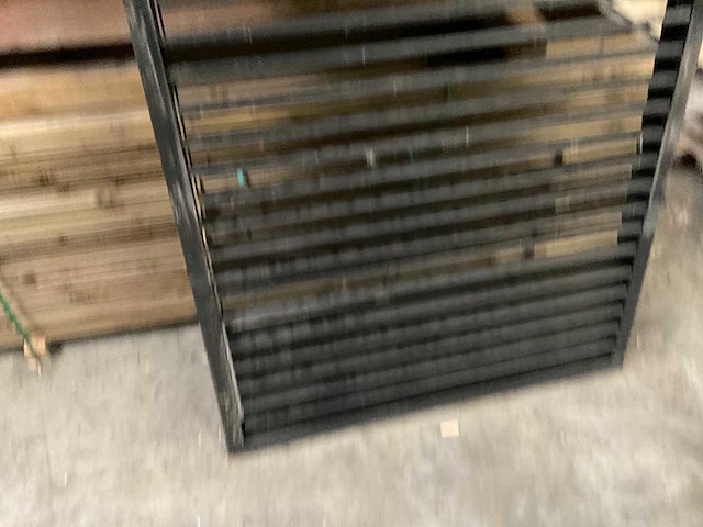 Douglas zwart gespoten shutterscherm 120x225 cm - afbeelding 7 van  12