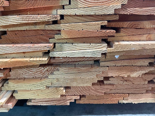 Douglas zweeds rabat fijnbezaagd - 400x20x2,6 cm (34x) - afbeelding 6 van  7