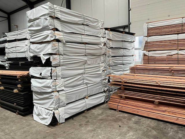 Douglas zweeds rabat gespoten zwart - 250 cm (50x) - afbeelding 2 van  2