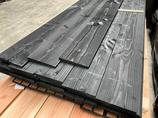 Douglas zweeds rabat gespoten zwart - 400 cm (100x) - afbeelding 2 van  5
