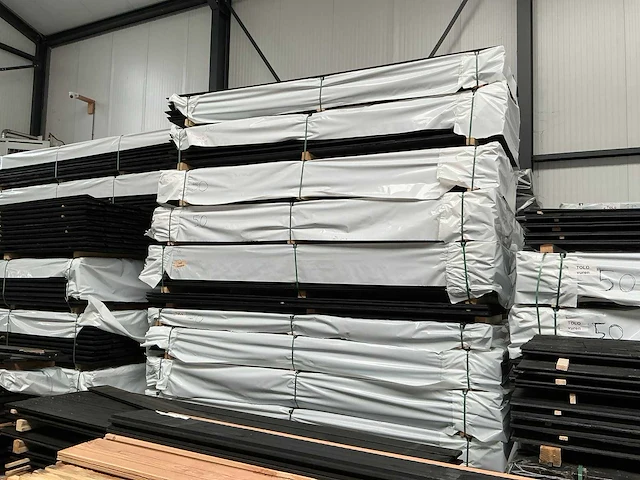 Douglas zweeds rabat gespoten zwart - 400 cm (100x) - afbeelding 5 van  5