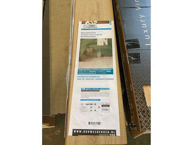 Douwes dekker spontaan laminaatvloer ca. 7 m² - afbeelding 3 van  4