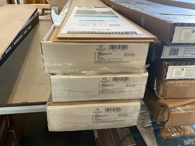 Douwes dekker spontaan laminaatvloer ca. 7 m² - afbeelding 4 van  4