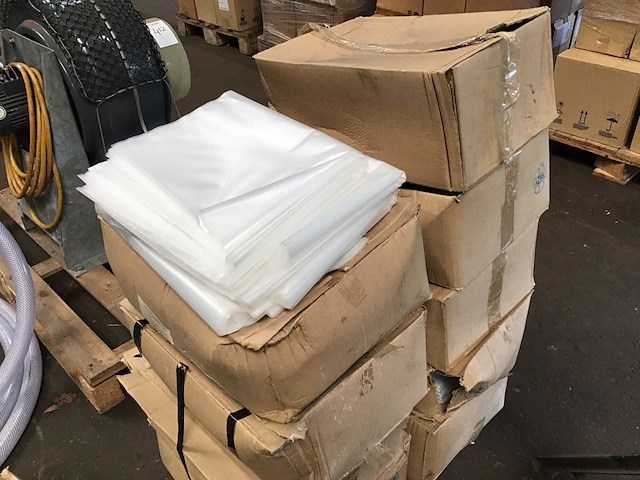 Dozen a 150 stuks plastic puinzakken (8x) - afbeelding 2 van  2