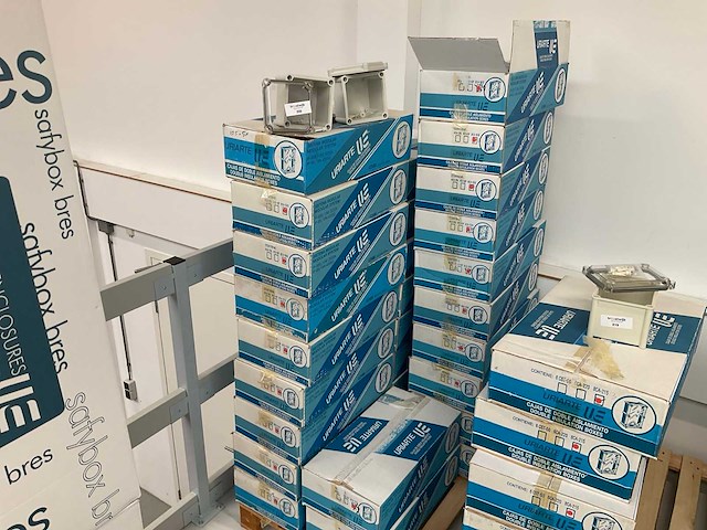 Dozen a 8 stuks uriarte 8ca-1515s en 8ca-1515 industriële behuizing (28x) - afbeelding 1 van  5
