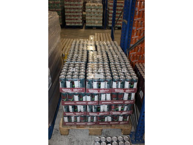 Dr pepper cherry. 40 trays a 24 blikken 0,33l. totaal 960 blikken. tht 5-26. bod is inclusief 144 euro stat... - afbeelding 2 van  3