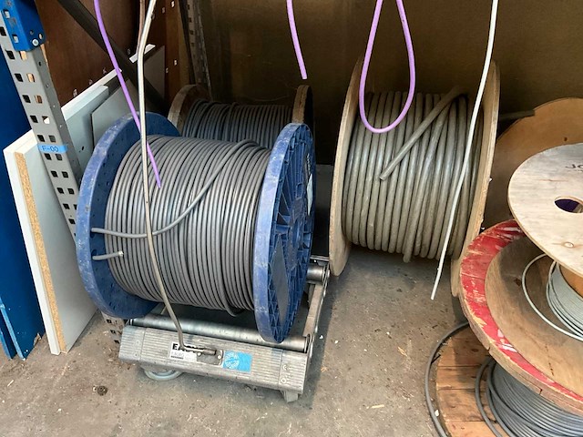 Draad, kabels & snoeren - afbeelding 5 van  11