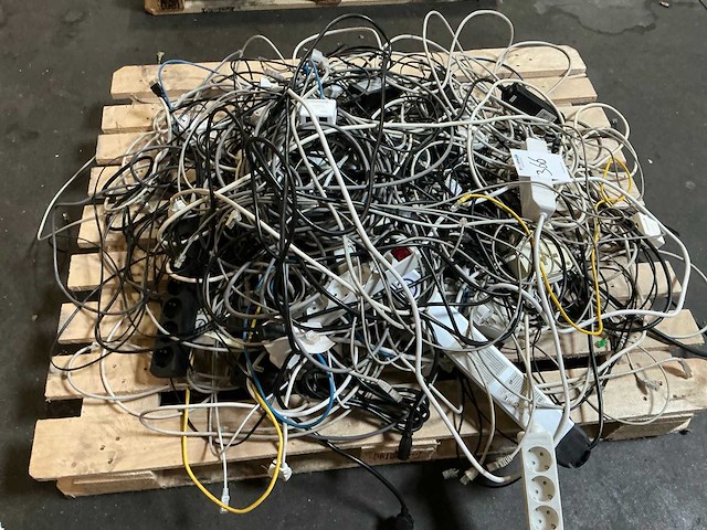 Draad, kabels & snoeren - afbeelding 2 van  3