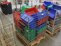Draadcontainer met ca. 20 pvc stapelbakjes - afbeelding 2 van  4