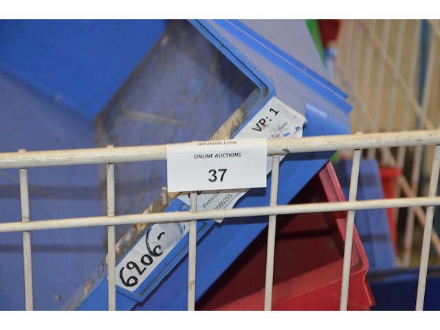 Draadcontainer met ca. 30 pvc stapelbakjes - afbeelding 4 van  4