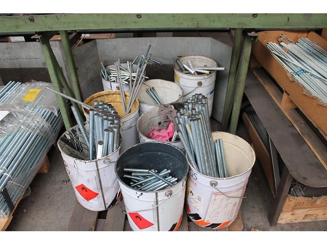 Draadeinden in diverse maten en uitvoeringen w.o. m12, m16 en m20 op 8 pallets. - afbeelding 3 van  5