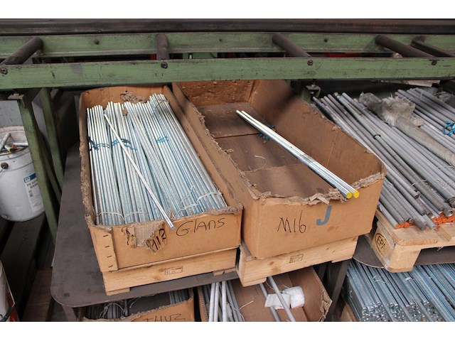 Draadeinden in diverse maten en uitvoeringen w.o. m12, m16 en m20 op 8 pallets. - afbeelding 4 van  5