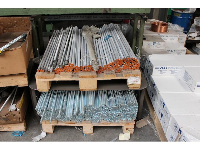 Draadeinden in diverse maten en uitvoeringen w.o. m12, m16 en m20 op 8 pallets. - afbeelding 5 van  5