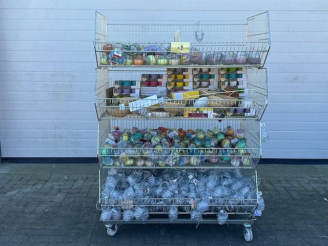Draadmand vol met geurkaarzen - afbeelding 1 van  3