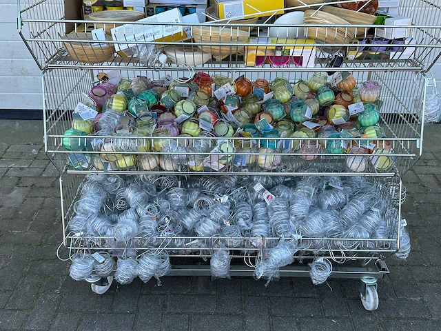 Draadmand vol met geurkaarzen - afbeelding 2 van  3