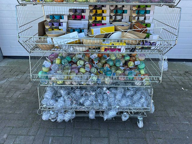 Draadmand vol met geurkaarzen - afbeelding 3 van  3