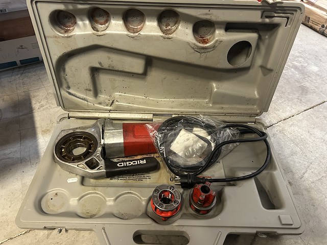 Draadsnijmachine met 2 draadsnijkoppen ridgid, model 600 - afbeelding 1 van  5