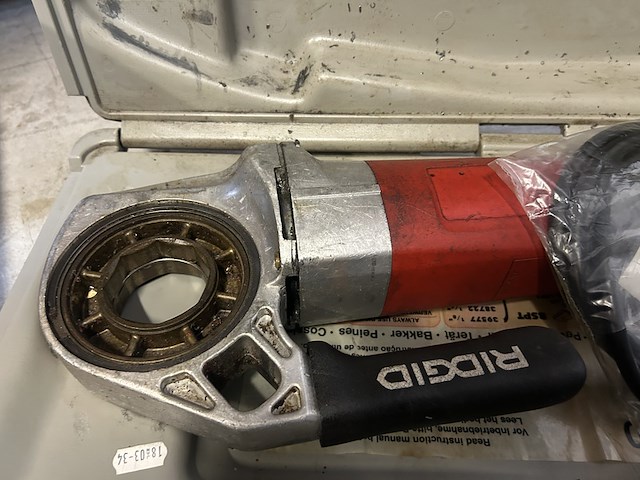 Draadsnijmachine met 2 draadsnijkoppen ridgid, model 600 - afbeelding 3 van  5