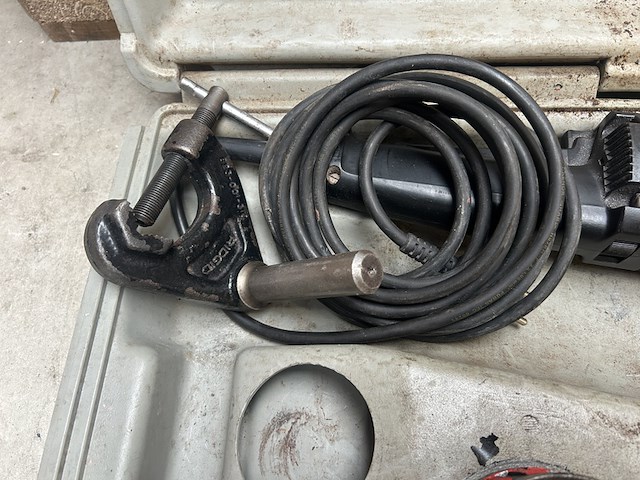 Draadsnijmachine met 5 koppen ridgid, model 600 - afbeelding 7 van  8