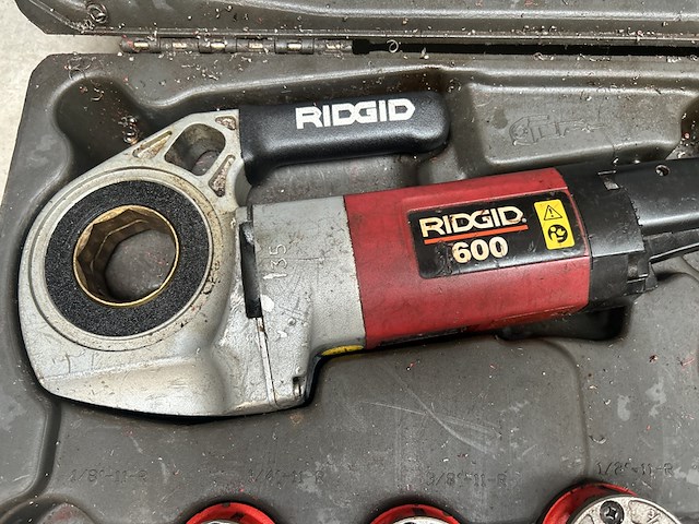 Draadsnijmachine met 5 koppen ridgid, model 600 - afbeelding 4 van  7