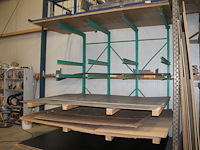 Draagarmstelling bestaande uit vier staanders met hoogte 300 cm en 20 armen met lengte 120 cm. let op! exc... - afbeelding 1 van  4