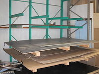 Draagarmstelling bestaande uit vier staanders met hoogte 300 cm en 20 armen met lengte 120 cm. let op! exc... - afbeelding 2 van  4