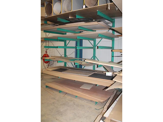 Draagarmstelling bestaande uit vier staanders met hoogte 300 cm en 24 armen met lengte 120 cm. let op! exc... - afbeelding 2 van  4