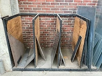 Draagarmstelling en platenrek met inhoud - afbeelding 4 van  14