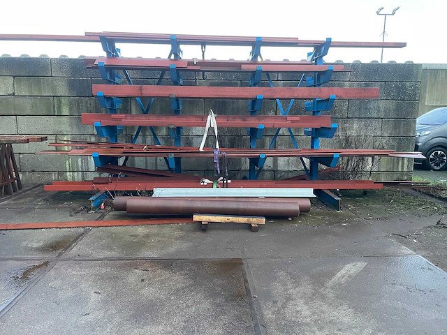 Draagarmstelling inclusief inhoud - afbeelding 1 van  3